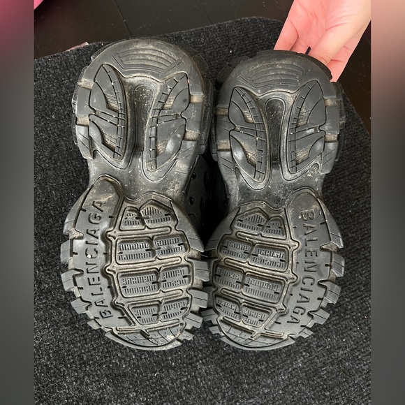 Balenciaga all black track sneaker size6 in very good condition - Picture 7 of 12